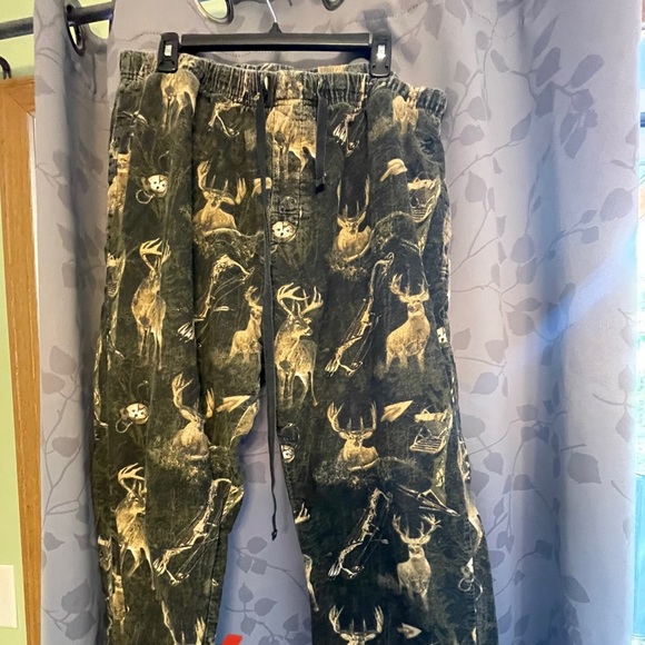 Mens shorts and Pajama pants. - Picture 2 of 6